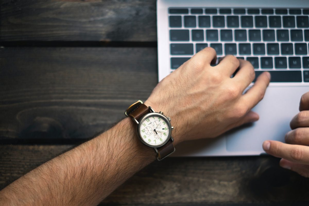 hand with a watch on the wrist typing on a keyboard. Track your "uninterrupted minutes."